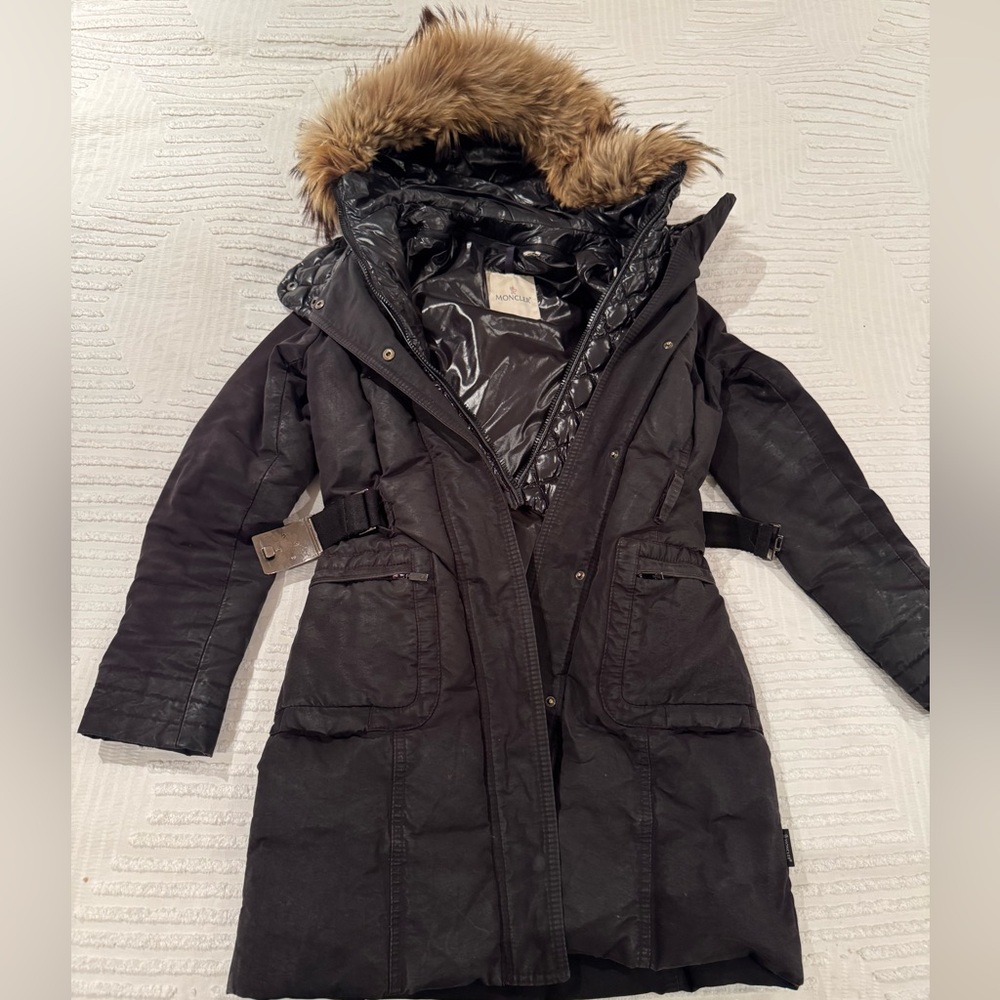 Moncler winter coat with detachable fur-trimmed hood. - Picture 8 of 15